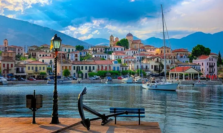 Delphi, Itea, Galaxidi full day private tour from Athens