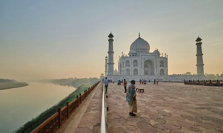 Taj Mahal Tour from Delhi by Superfast Train- Ultimate Experience
