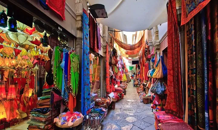 Magical Markets Tour in Mumbai with a local