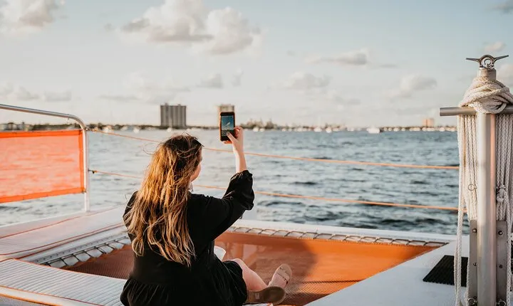 Sun & Sightseeing Hakuna Matata Catamaran Cruise in Palm Beach