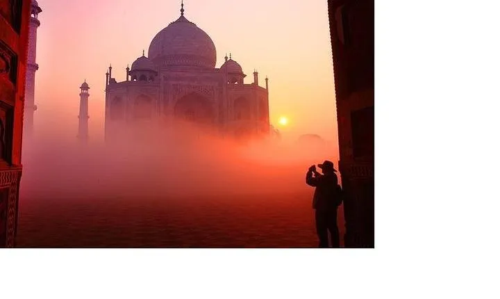 From Delhi: Taj Mahal Sunrise Tour and on return back Old Delhi Walking Tour
