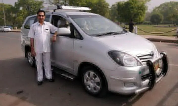 Delhi to Jaipur (one-way shared transfer)