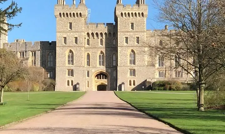 Windsor Castle and Eton College Private Car with Driver Guide