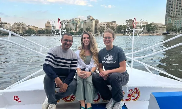 Private sailing boat ( Felucca )for one hour on Nile and lunch