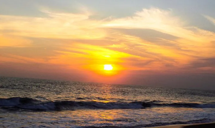 Playa De Monterrico - Pacifico Y Arena Negra -