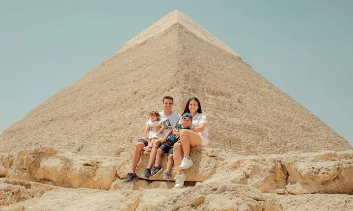 Cairo: Egyptian Museum . Pyramids . Khan El Khalili Bazaar Tour