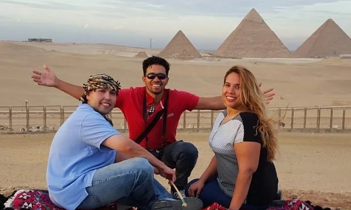 Private sightseeing Tour: Giza Pyramids, Egyptian Museum and Khan Khalili Bazaar