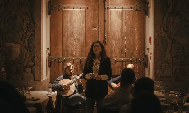 Mesa de Frades: Dinner in Lisbon–Portuguese live music–Fado Show