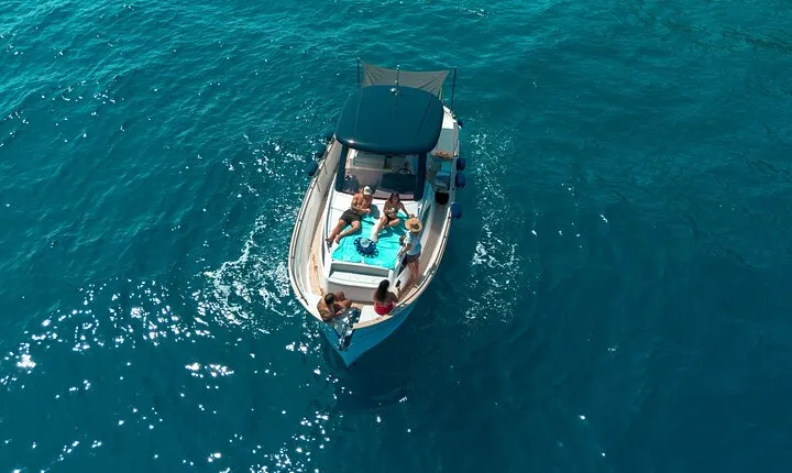 Positano & Amalfi Boat Tour from Sorrento: Swim & Light Lunch