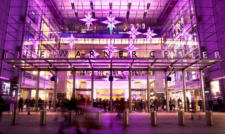 Private Holiday Movie Sites and City Lights Guided Tour