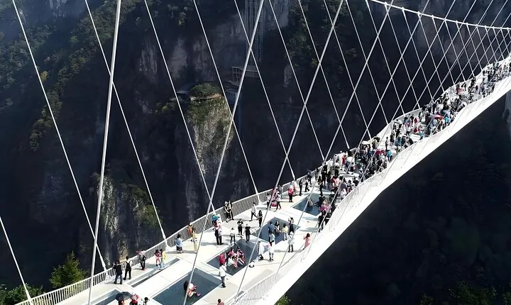 2-Day Chengdu-Zhangjiajie Private Tour: Uncover the Must-See Gems