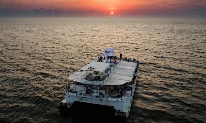 Open Bar Sunset Cruise in Catamaran or Speedboat (Best Deal)