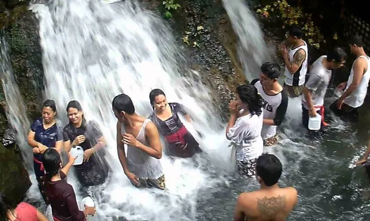 Private Tour Gunung Kawi Temple & Tegenungan Waterfall