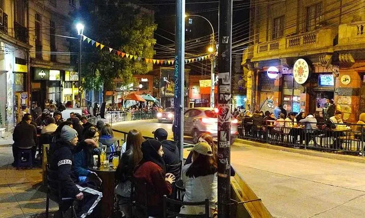 Private Bars & Pubs tour in Valparaiso with beer & Drinks Tasting