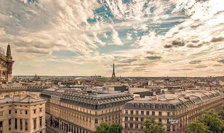 Paris Essentials Private Tour by a born-and-raised Parisian guide