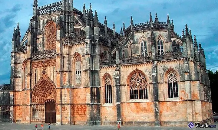 Private Tour Alcobaça & Batalha Monasteries+Nazaré
