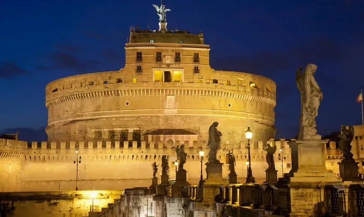 Rome by Night Walking Tour - Legends & Criminal Stories