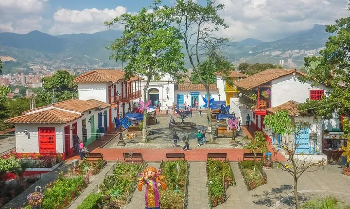 Private Half Day Medellín City Tour with Comuna 13