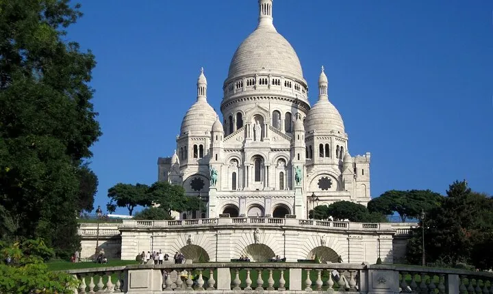 Paris: Montmartre Semi-Private Guided Walking Tour