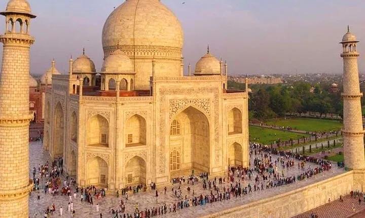 From Delhi: Taj Mahal & Agra Private Day Tour with AC Transfers