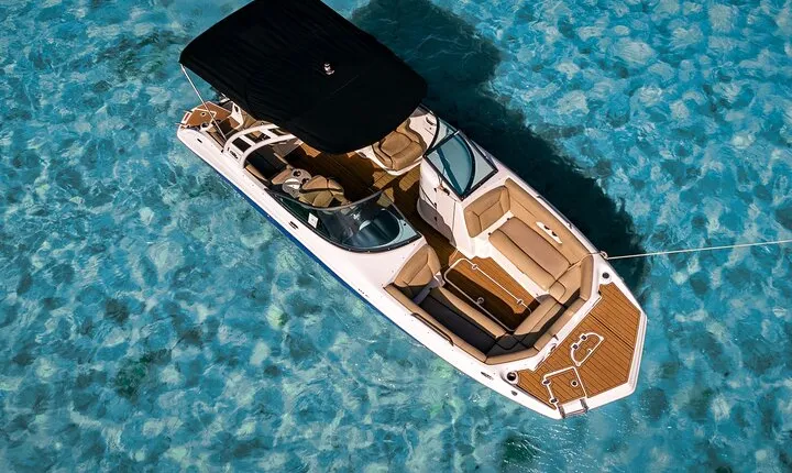 Miami's Unique Private Boat Tour: Discover & Enjoy Your Way