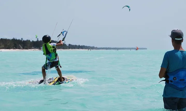 Kitesurf school in Corralejo, book your classes!