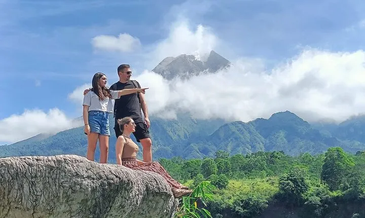 From Yogyakarta: Borobudur &Prambanan-Bromo-Waterfall-Ijen 6 Days