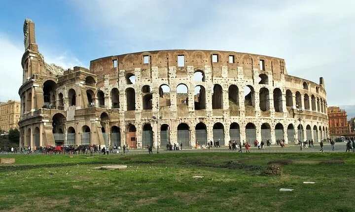 Colosseum Foro&Palatine Hill Fast Track Entry with Audio GuideApp