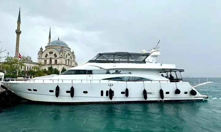 Luxury Bosphorus Yacht Cruise – Stopover in Asian Side