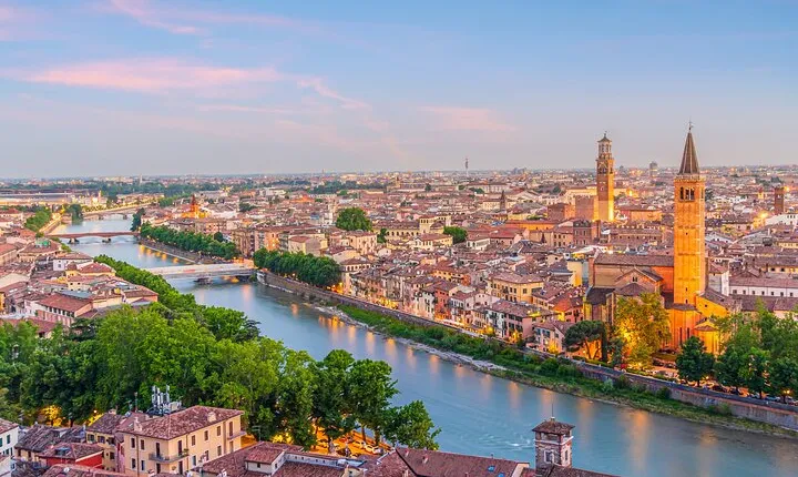 Florence to Verona: Roman Ruins & Romantic Streets 
