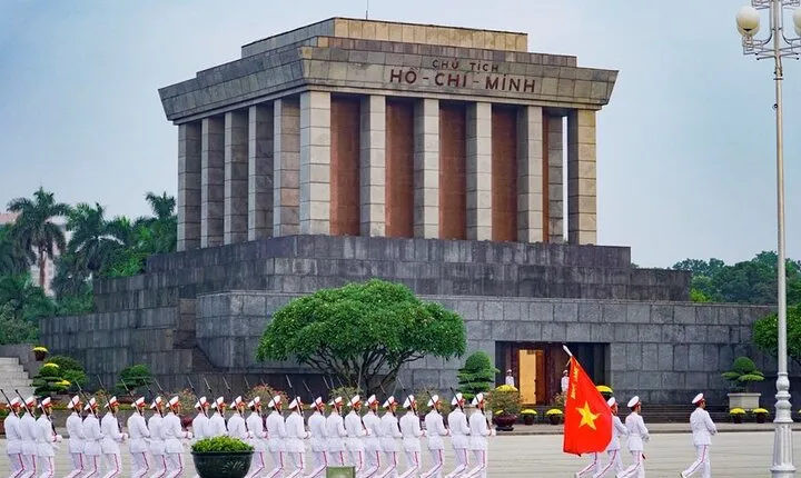 Hanoi Luxury City Day Tour by Limousine Transfer with Lunch
