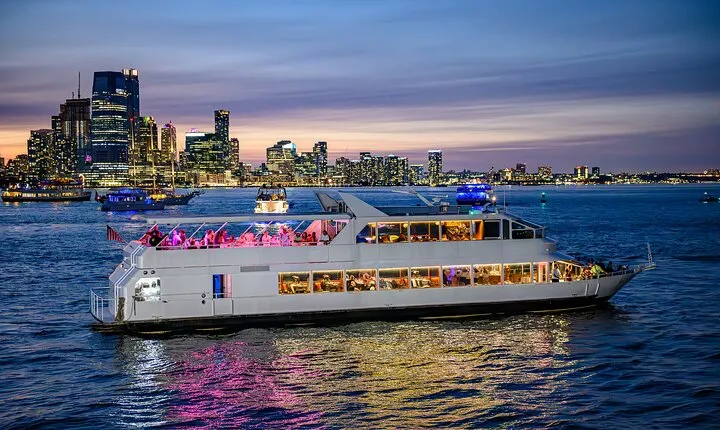 NYC New Year's Eve Dinner on Luxury Yacht with Open Bar