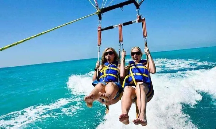 Hurghada: Parasailing Adventure with Hotel Pickup