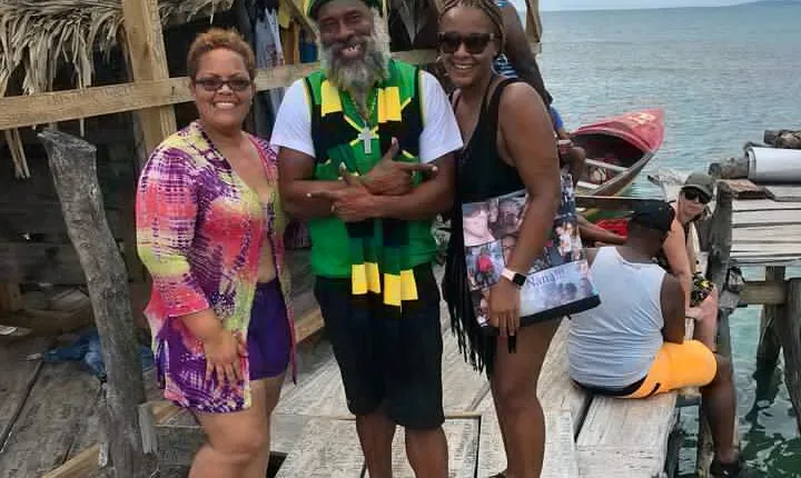 Floyd's Pelican Bar and Black River Safari