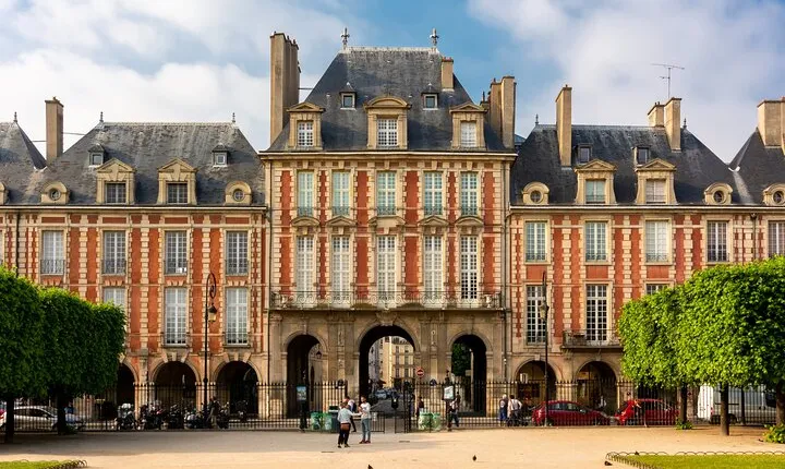 Paris Le Marais Self-Guided Quest: The Mysterious Note