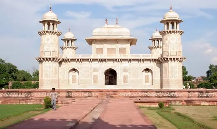 Same Day Taj Mahal,Agra Fort & Baby Taj Tour by Car from Delhi