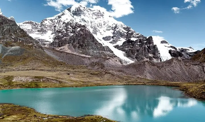 Trekking Through the 7 Lagoons of Ausangate