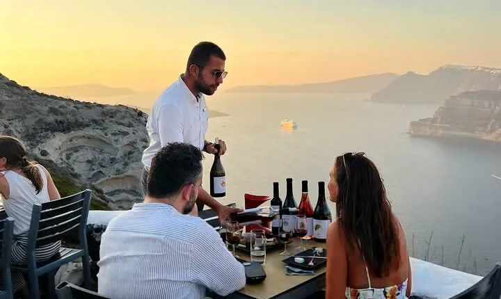 Private Wine Tour in 3 Wineries with 12 Wine Tastings and Tapas