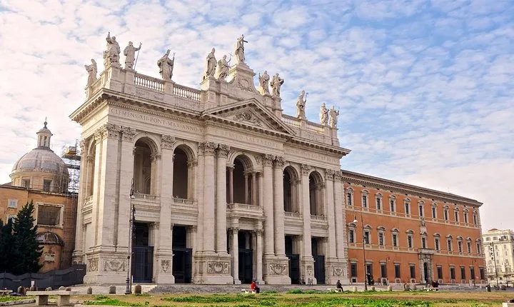 Villa D'Este (Tivoli) and Roman Basilicas Private Tour