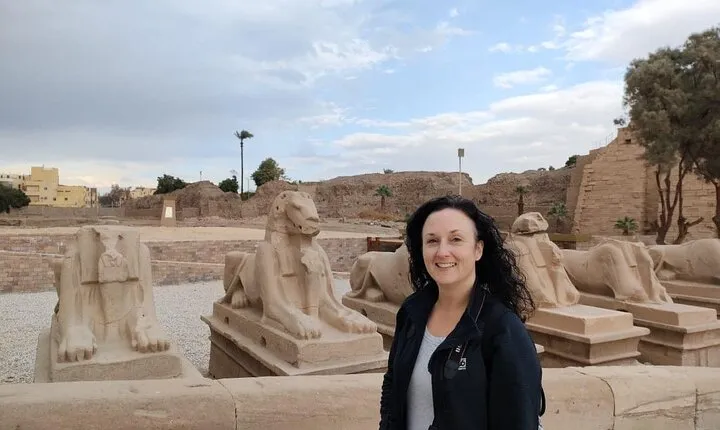 Private East and West Bank Luxor Tour with Carriage Horse Ride