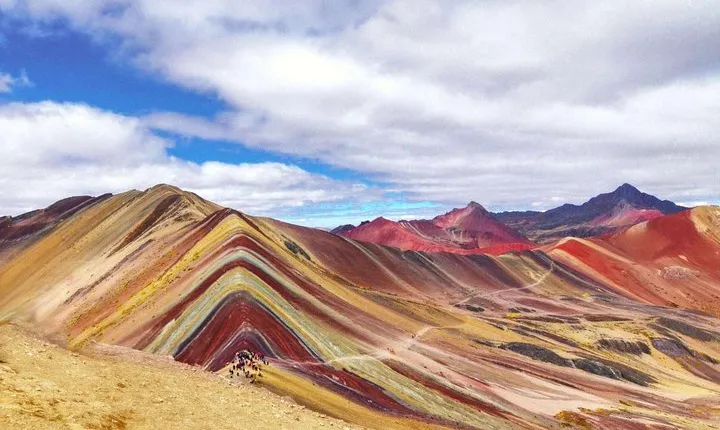 Rainbow Mountain - Group Service