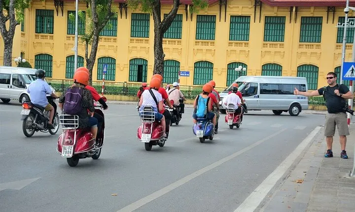 Hanoi Back Streets Vespa Tours: Hanoi Vintage Vespa Tours City