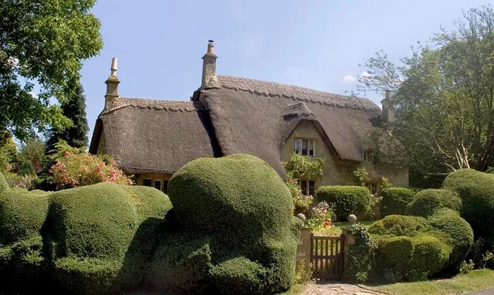 Private Day Tour from London - Stonehenge, Bath & Cotswolds