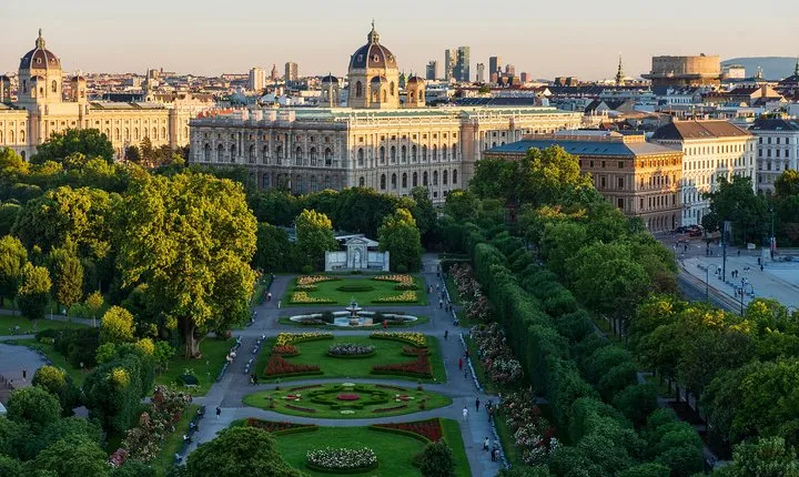 Exclusive Vienna Old Town Highlights Walking Tour (max. 6 persons)