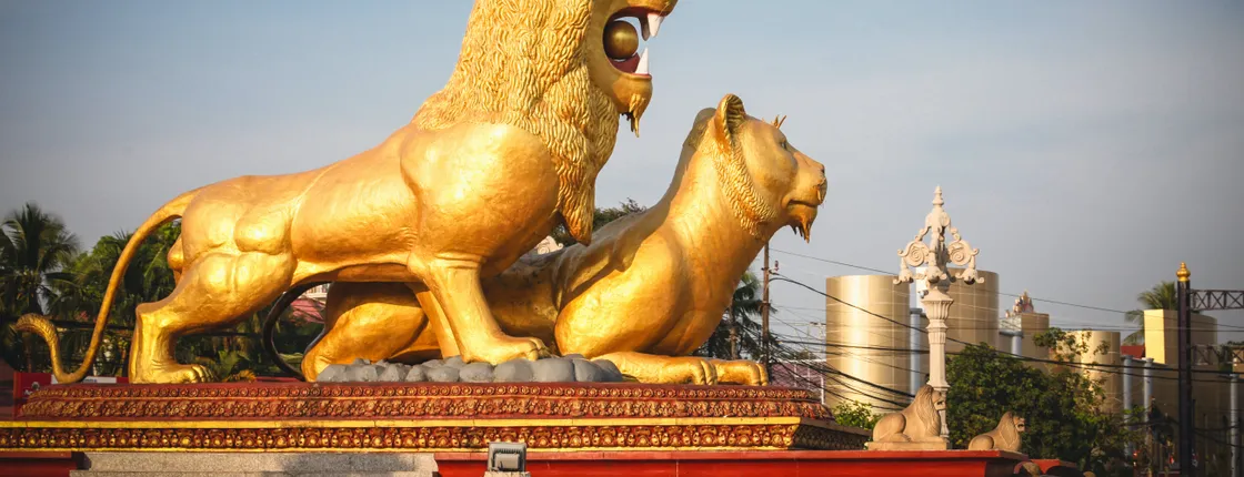 Half-day circle of life in Sihanouk Ville by tuk tuk