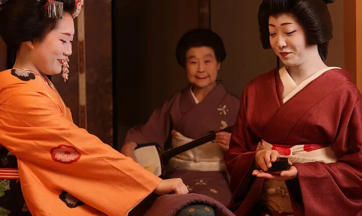 Japanese traditional exclusive "Geiko" Experience in Kyoto