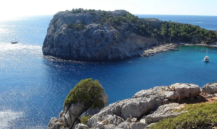 Boat Trip to Anthony Quinn, Kallithea & Traganou Bays