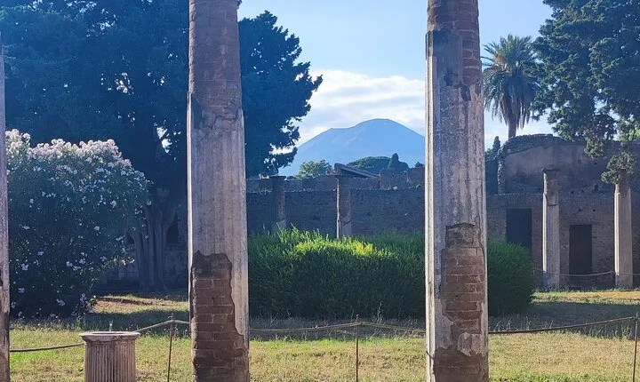 Pompeii: Tour with Archaeologist Guide & Skip-the-Line Entry