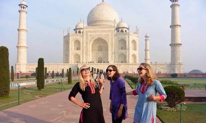 Private Trip: Sunrise Taj Mahal Tour With Agra Fort, Mehtab Bagh and Fatehpur Sikri with All Inclusive