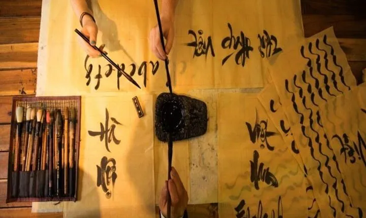 Experience Traditional Vietnamese Calligraphy Class in Ha Noi